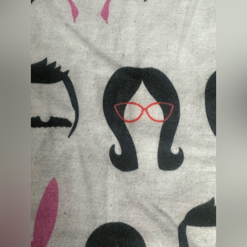 Bob's Burgers graphic t-shirt w Allover Character Print | S | shows some wear - Picture 10 of 16
